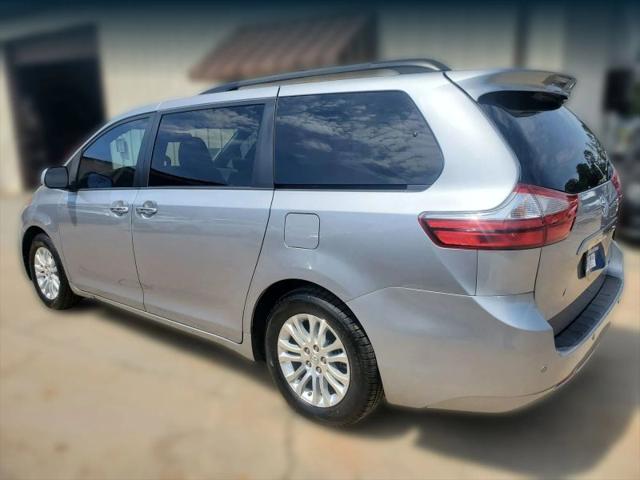 2017 Toyota Sienna XLE 8 Passenger