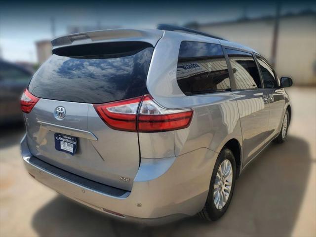 2017 Toyota Sienna XLE 8 Passenger