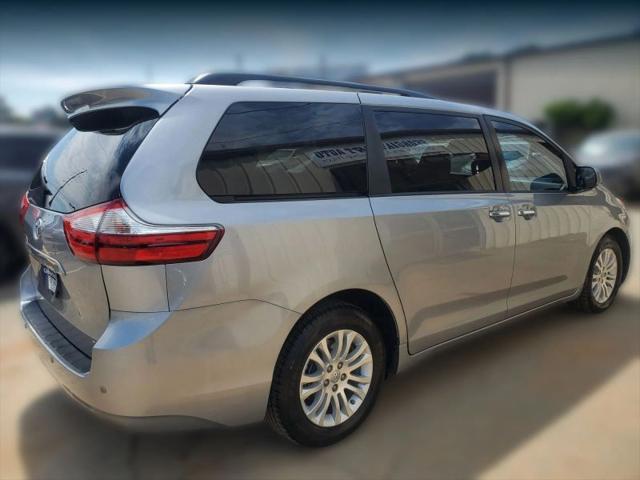 2017 Toyota Sienna XLE 8 Passenger