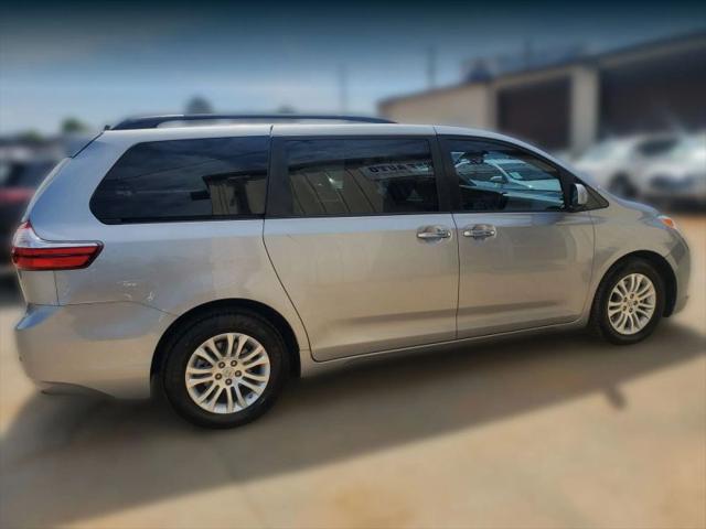 2017 Toyota Sienna XLE 8 Passenger