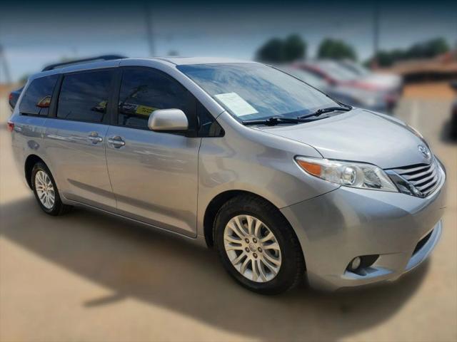 2017 Toyota Sienna XLE 8 Passenger
