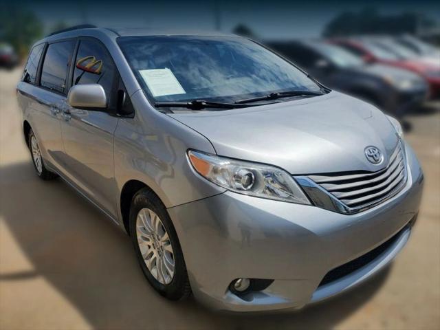 2017 Toyota Sienna XLE 8 Passenger