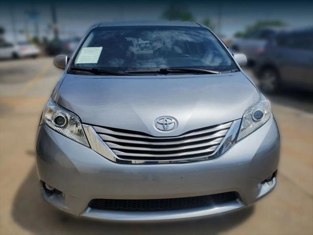 2017 Toyota Sienna XLE 8 Passenger