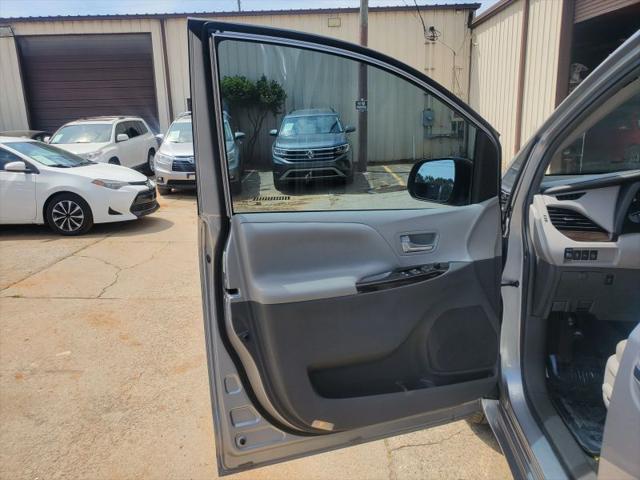 2017 Toyota Sienna XLE 8 Passenger