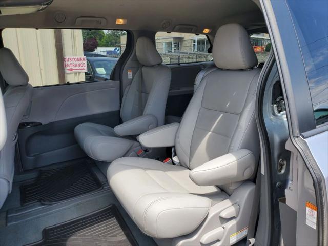 2017 Toyota Sienna XLE 8 Passenger