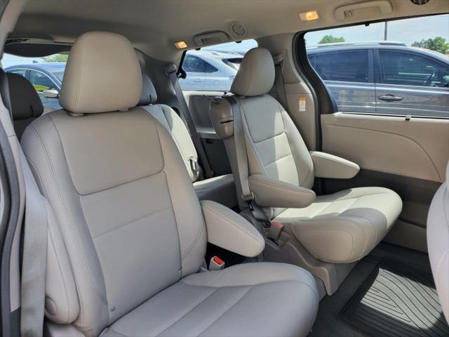 2017 Toyota Sienna XLE 8 Passenger