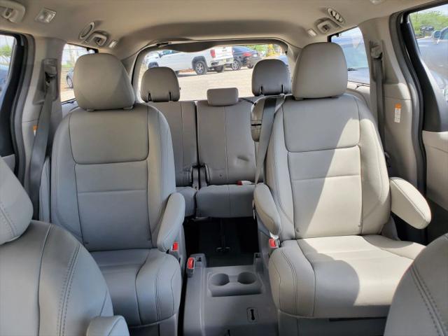 2017 Toyota Sienna XLE 8 Passenger