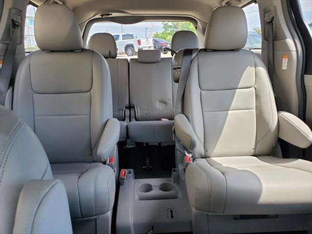 2017 Toyota Sienna XLE 8 Passenger