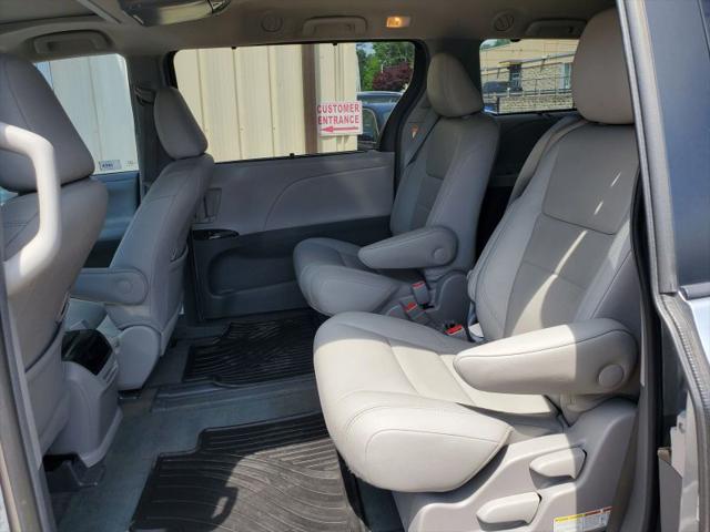 2017 Toyota Sienna XLE 8 Passenger