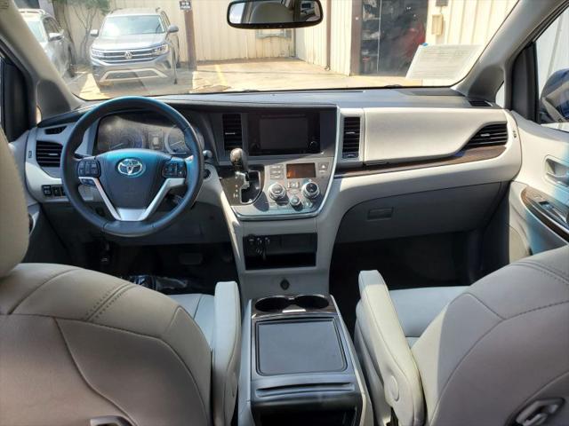 2017 Toyota Sienna XLE 8 Passenger