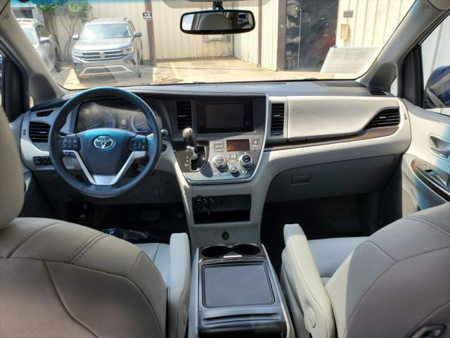 2017 Toyota Sienna XLE 8 Passenger