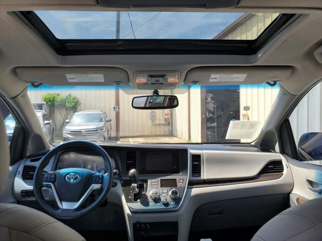 2017 Toyota Sienna XLE 8 Passenger