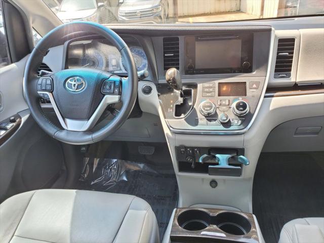 2017 Toyota Sienna XLE 8 Passenger