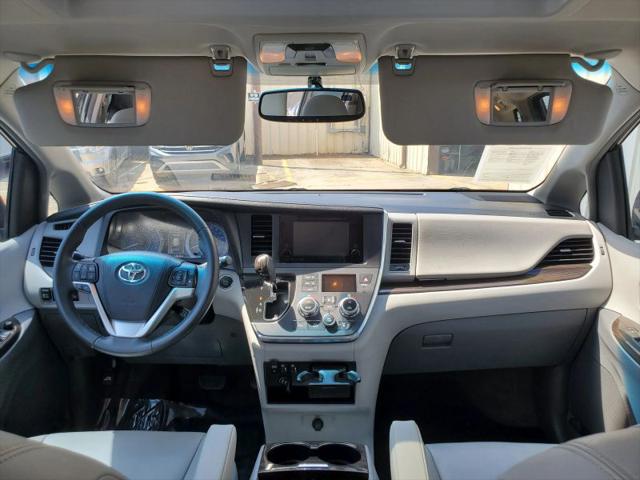 2017 Toyota Sienna XLE 8 Passenger