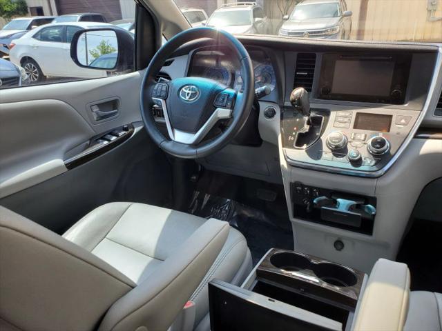 2017 Toyota Sienna XLE 8 Passenger
