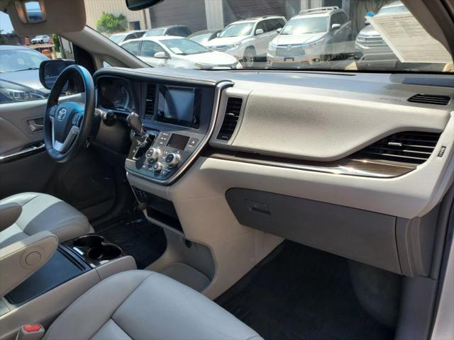 2017 Toyota Sienna XLE 8 Passenger