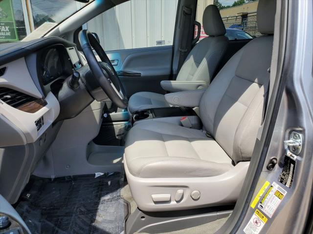 2017 Toyota Sienna XLE 8 Passenger