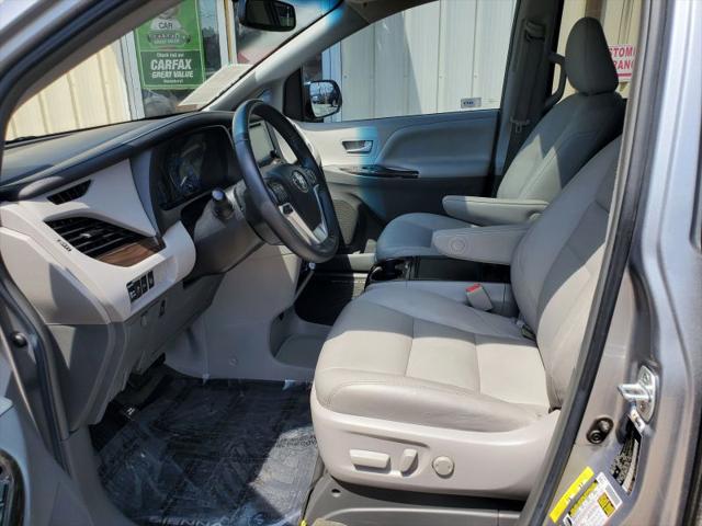 2017 Toyota Sienna XLE 8 Passenger