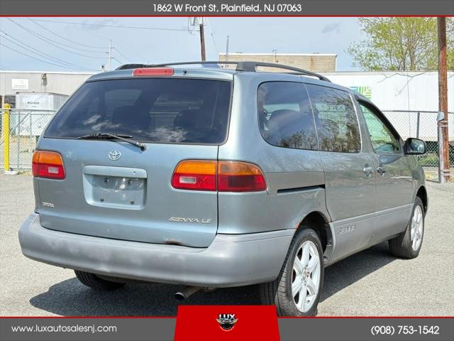1999 Toyota Sienna LE
