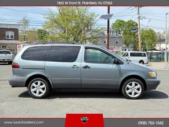 1999 Toyota Sienna LE