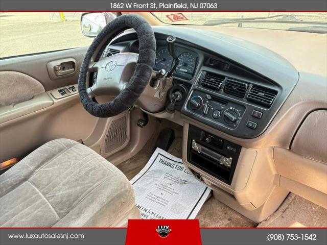 1999 Toyota Sienna LE