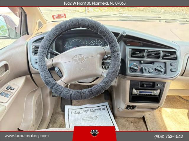 1999 Toyota Sienna LE