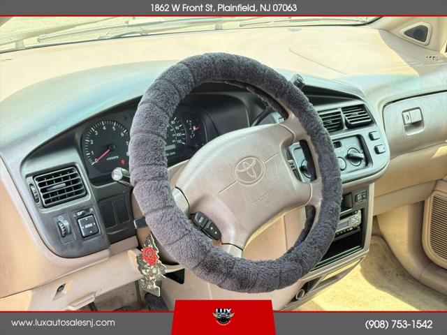 1999 Toyota Sienna LE
