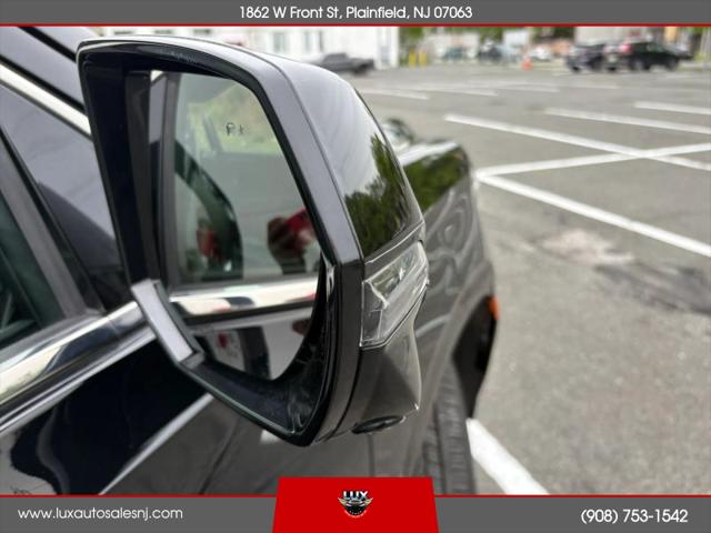 2022 GMC Yukon XL 4WD SLT