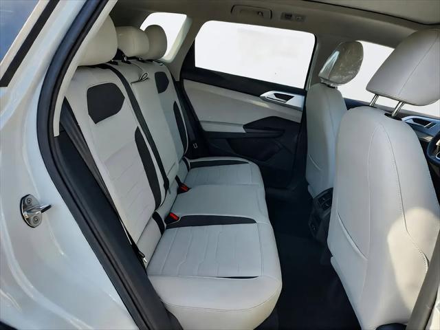 2026 Volkswagen Taos SE