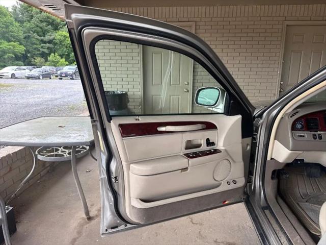 2003 Lincoln Town Car Executive