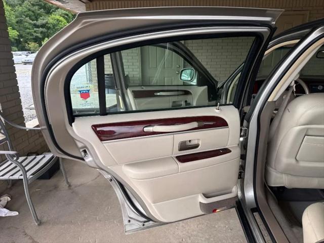 2003 Lincoln Town Car Executive