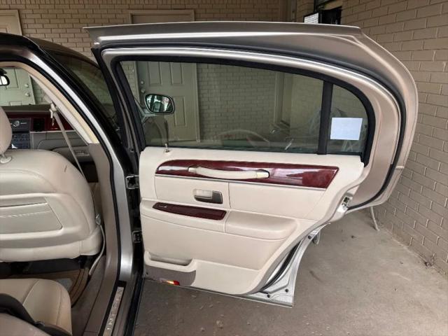 2003 Lincoln Town Car Executive