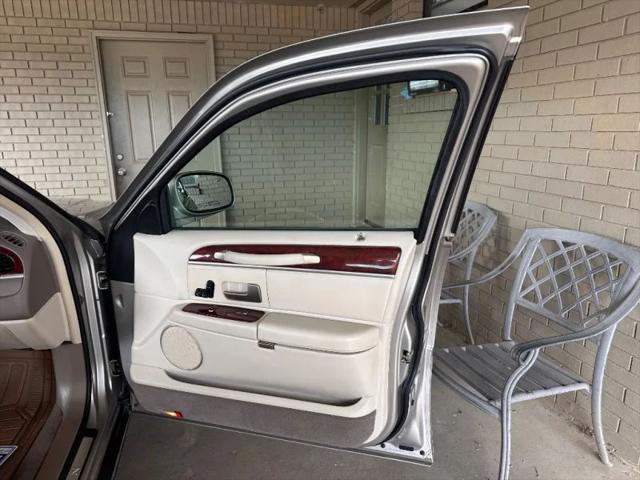 2003 Lincoln Town Car Executive