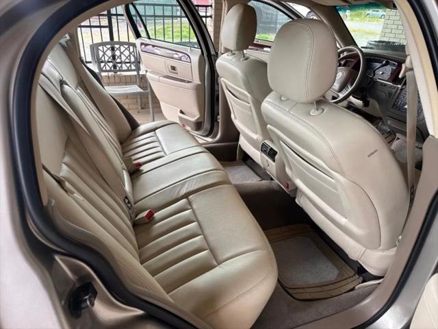 2003 Lincoln Town Car Executive