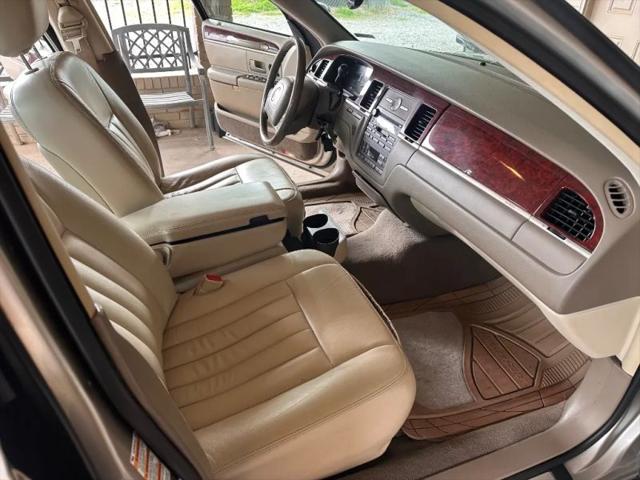 2003 Lincoln Town Car Executive