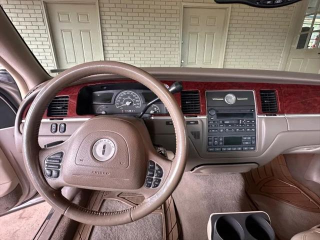 2003 Lincoln Town Car Executive