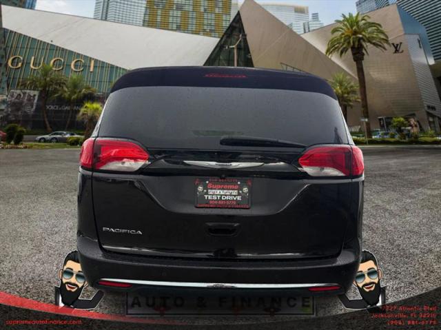 2017 Chrysler Pacifica Touring-L