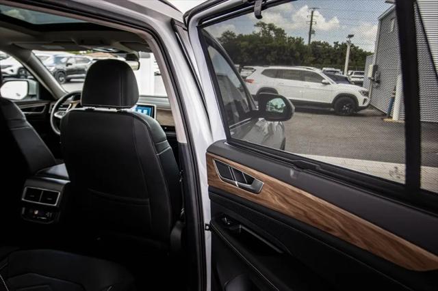 2026 Volkswagen Atlas SE with Technology