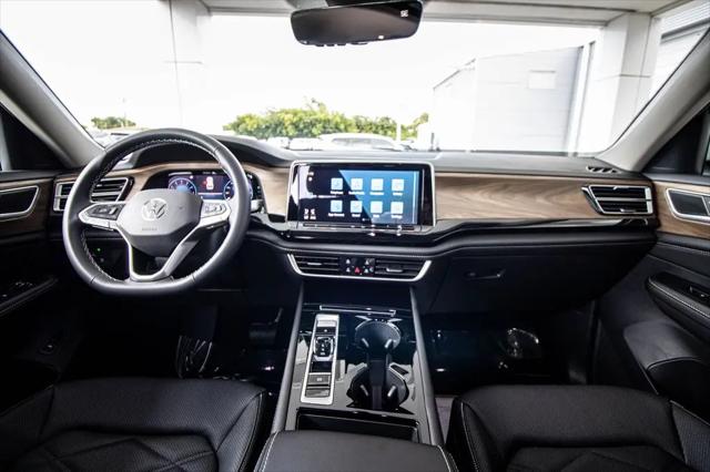 2026 Volkswagen Atlas SE with Technology