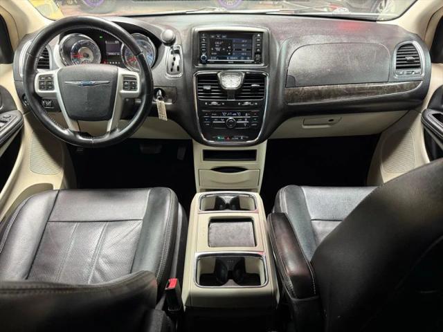 2014 Chrysler Town & Country Touring
