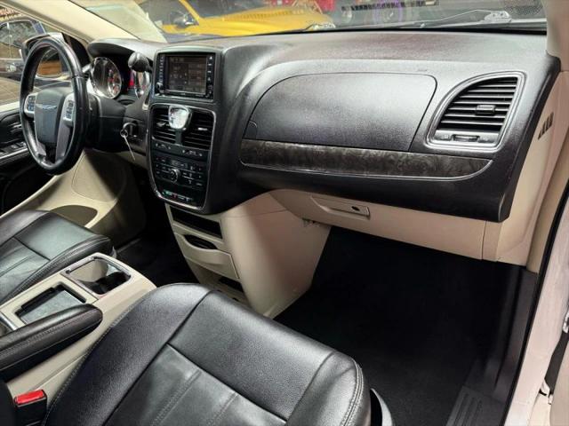 2014 Chrysler Town & Country Touring