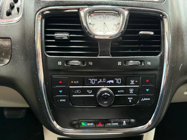 2014 Chrysler Town & Country Touring