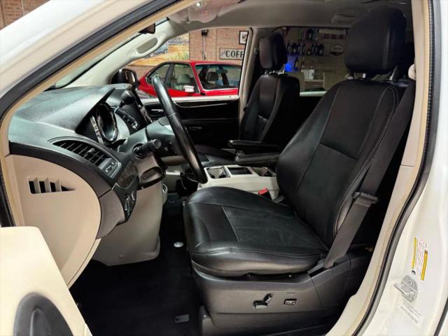 2014 Chrysler Town & Country Touring