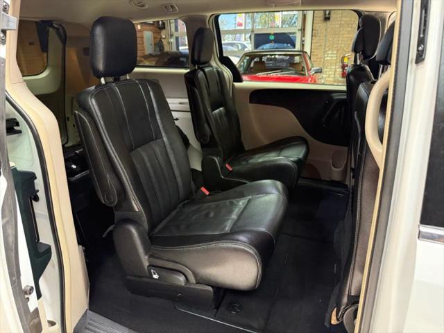 2014 Chrysler Town & Country Touring