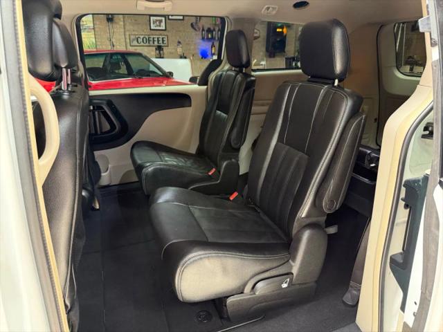 2014 Chrysler Town & Country Touring
