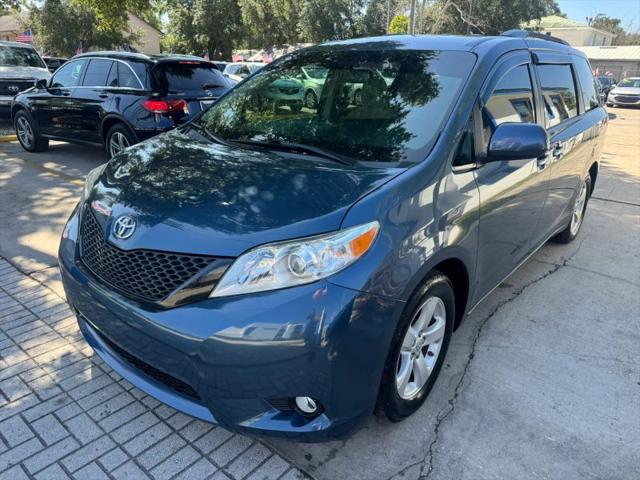 2017 Toyota Sienna LE 8 Passenger for sale in Orlando, FL
