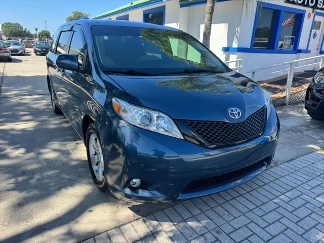 2017 Toyota Sienna LE 8 Passenger