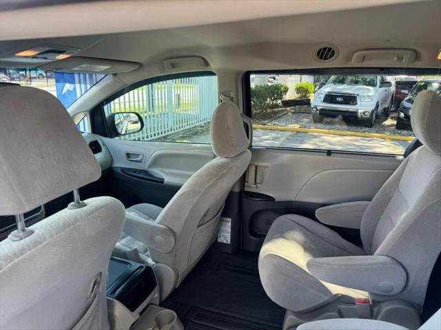 2017 Toyota Sienna LE 8 Passenger