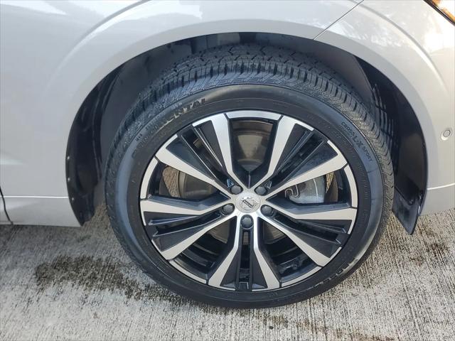 2023 Volvo XC60 Recharge T8 Plus Dark Theme