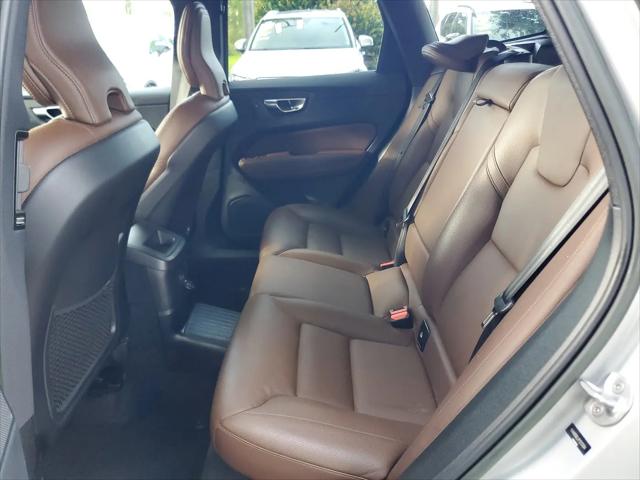 2023 Volvo XC60 Recharge T8 Plus Dark Theme